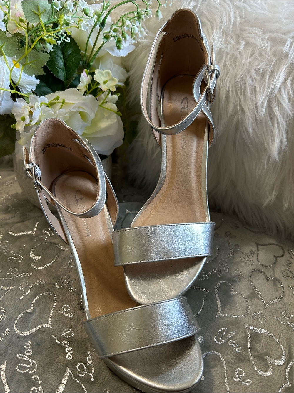 NEW by CL Launday Silver Size 9.5W Ankle-Strap Heeled Sandals